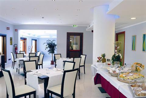 Palazzo Foti Hotel โครโตเน ภายนอก รูปภาพ